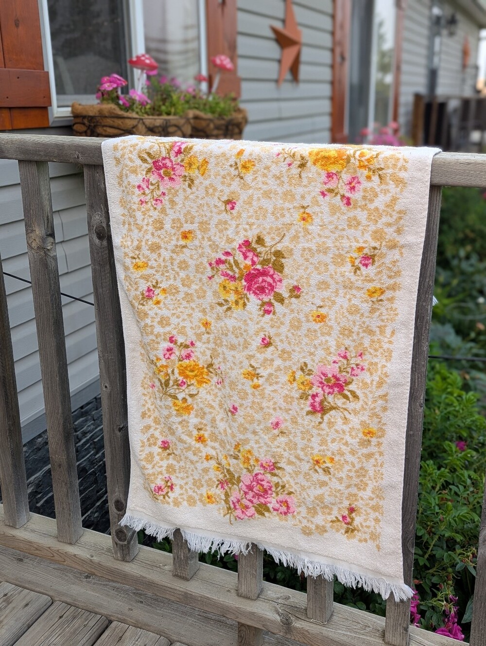 VTG Caldwell MC Cream Terry Towel Soft Retro Cottagecore Pink Yellow Orange